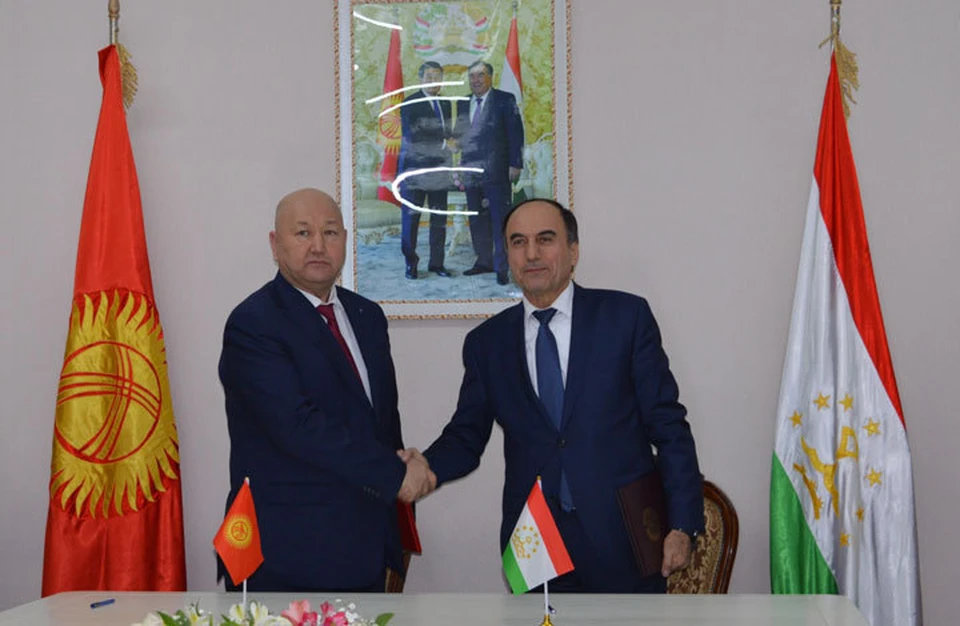В переговорах участвовали вице-премьер-министры Кыргызстана и Таджикистана - Жениш Разаков и Азим Иброхим.
