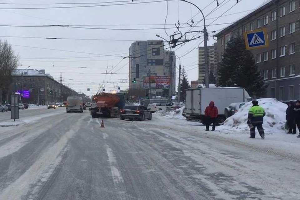 В Новосибирске автомобилист наехал на подростка и сломал ему ногу. Фото: пресс-служба ГИБДД