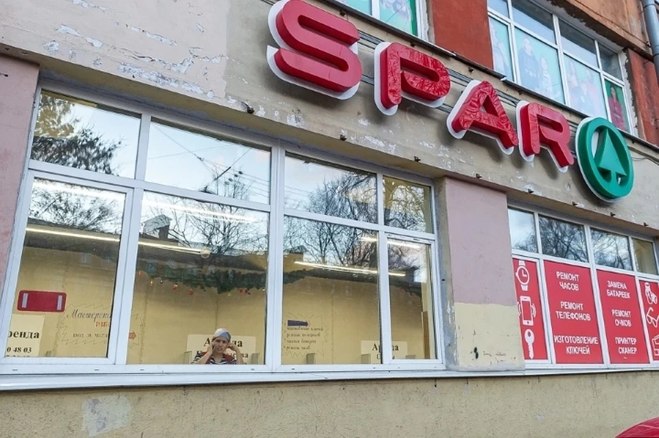 В Петербурге арестовали имущество горе-владельца сети магазинов Spar и "Семья".