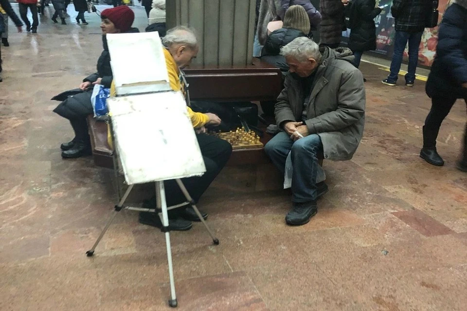 Пользователи соцсетей умилились двум старичкам. Фото: "Новосибирск"