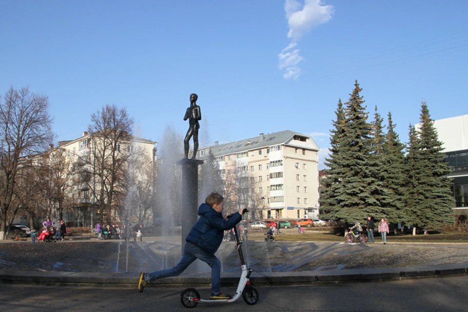 В этом году в приоритете властей благоустройство газонов, тротуаров, освещения и заборов