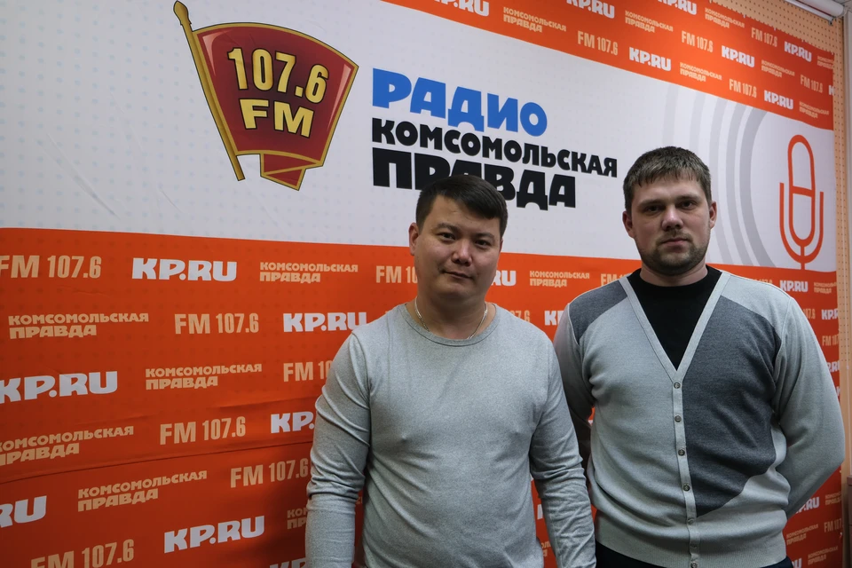 Ведущий программы Дмитрий Ли и специалист по автоподбору Евгений Кузнецов