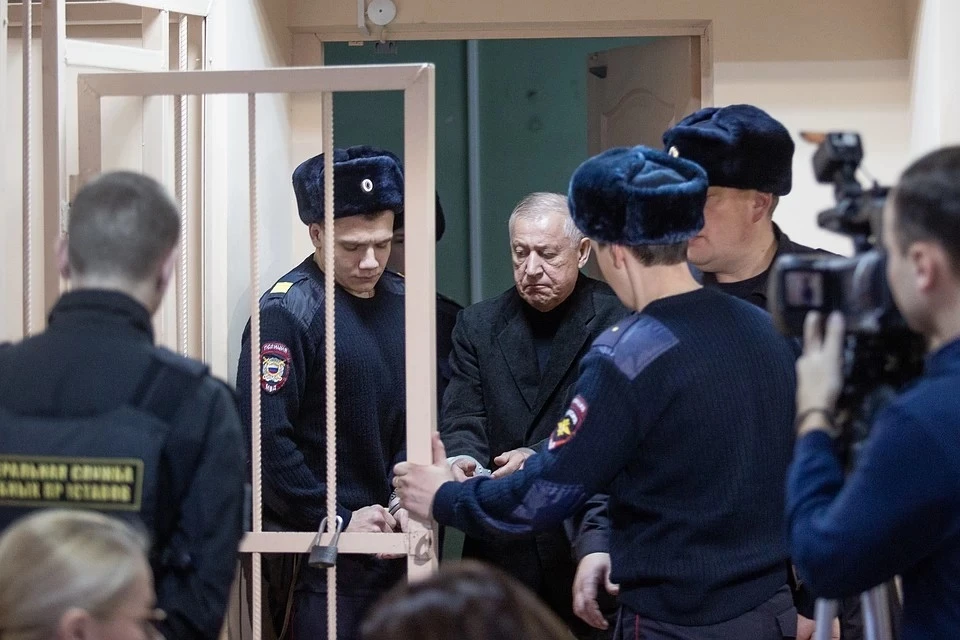 Одним из самых громких случаев взяточничества стал инцидент с экс-мэром Челябинска Евгением Тефтелевом