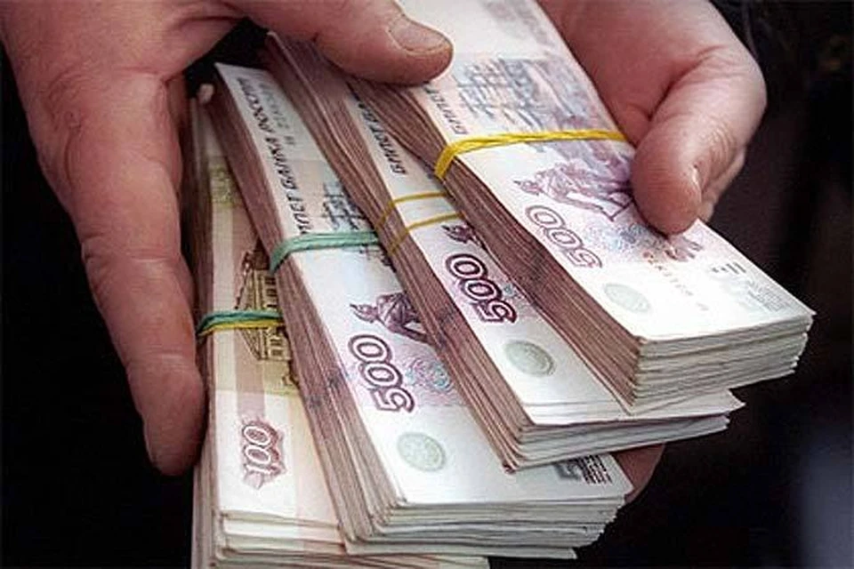 Женщина за год заработала 2,2 миллиона рублей.