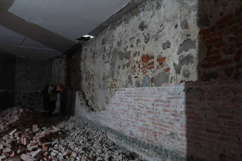 Средневековая кладка пряталась за стеной советского времени постройки. Фото: Владимир Цой