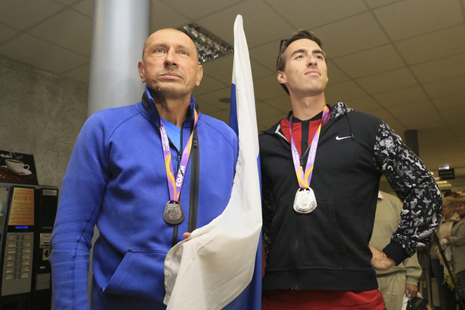 Спортсмен рассказал. Шубенков на костылях. Тренер был удостоен специальные наградой. Сергей Шубенков.