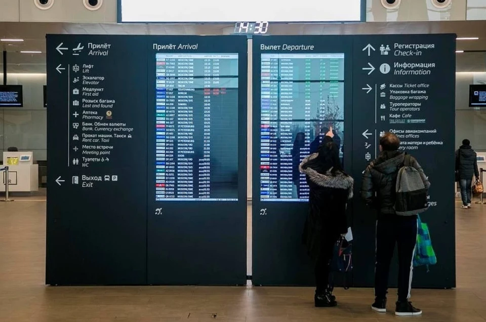 Пассажиры внимательно следят за обновляемой информацией о задержке рейсов из Платова. Фото: пресс-служба аэропорта Платов