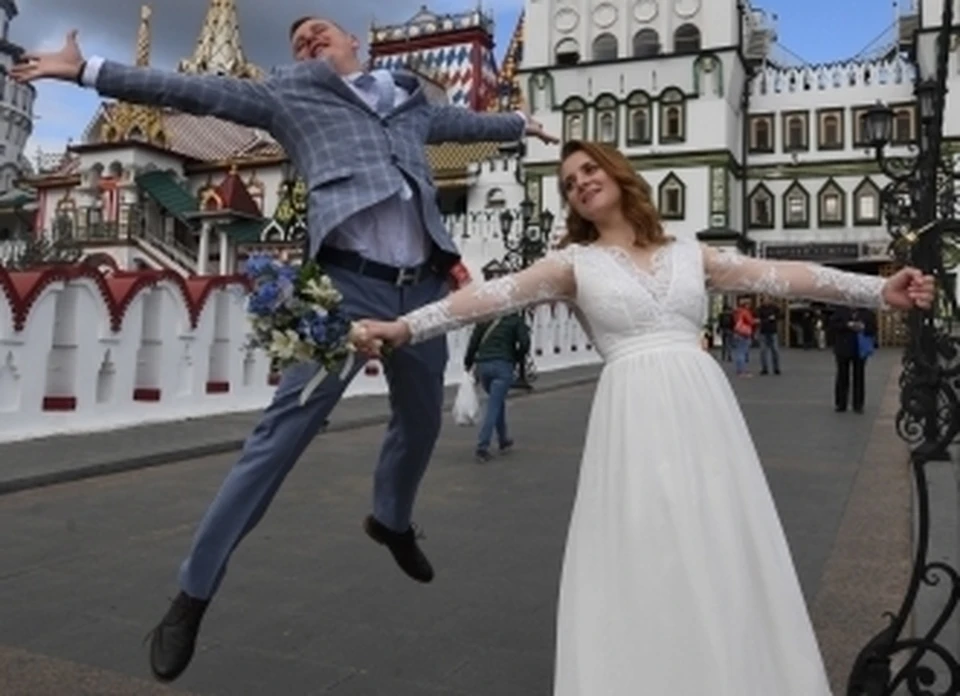 Брачующиеся готовы жениться на чужбине в счастливую дату