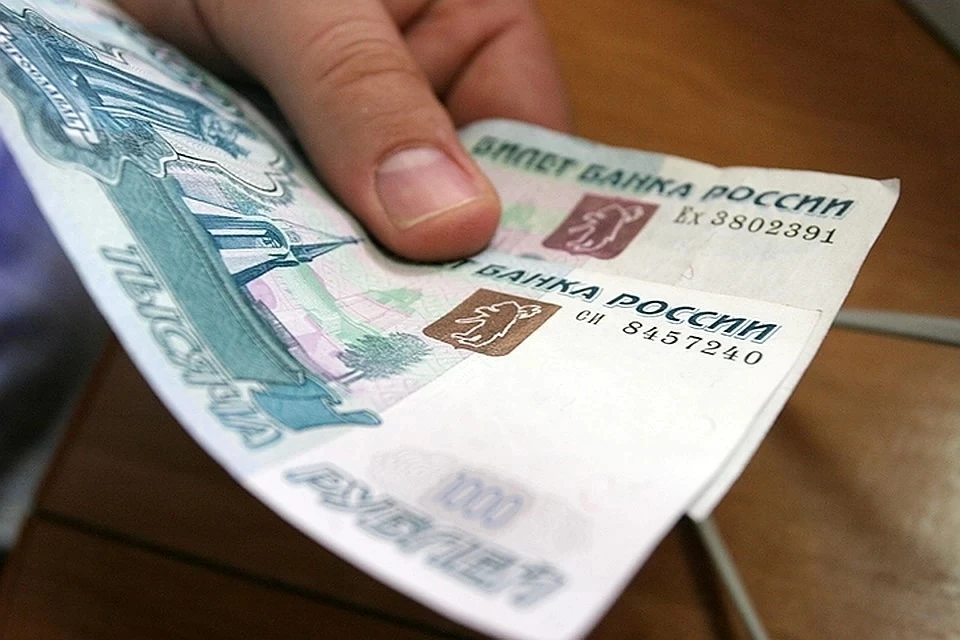 Женщина отнесла в банк все сбережения