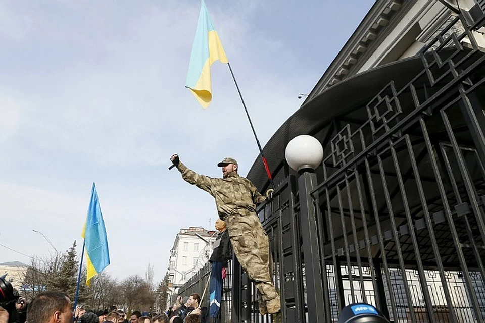 Акция украинских националистов у здания посольства России в Киеве, 2016 год.