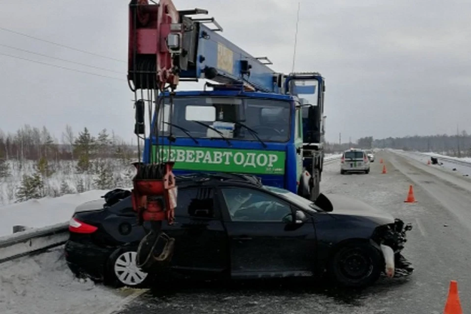 Страшное ДТП в Сургутском районе: «Рено» влетел в «КамАЗ»