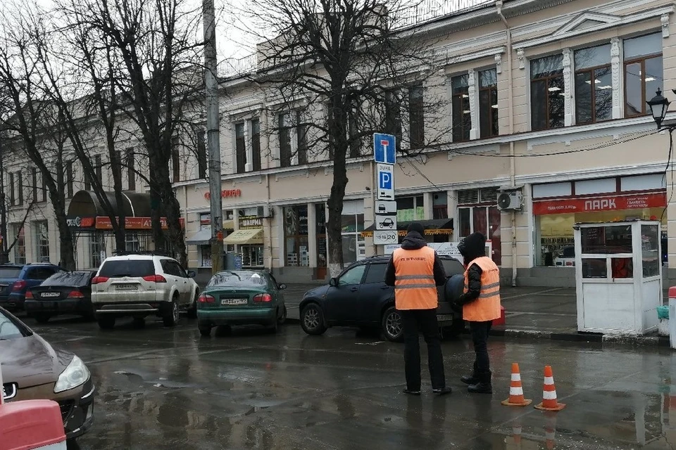 Городской бюджет не получал доход от платных парковок.