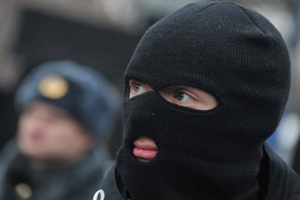 Сотрудники силовых ведомств продолжают обследовать места массового пребывания людей