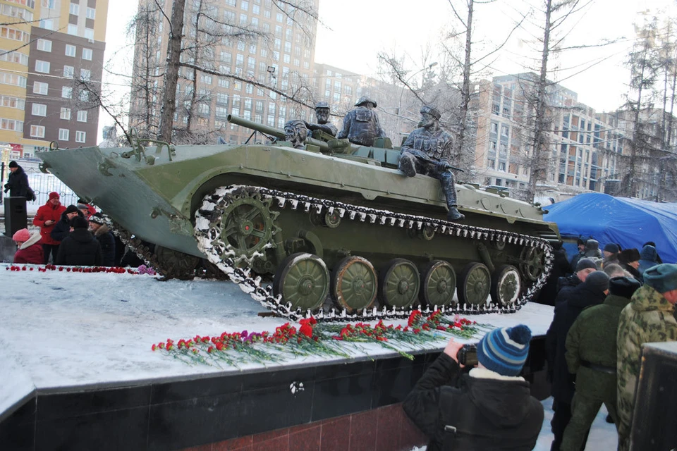 Памятник делали около года.