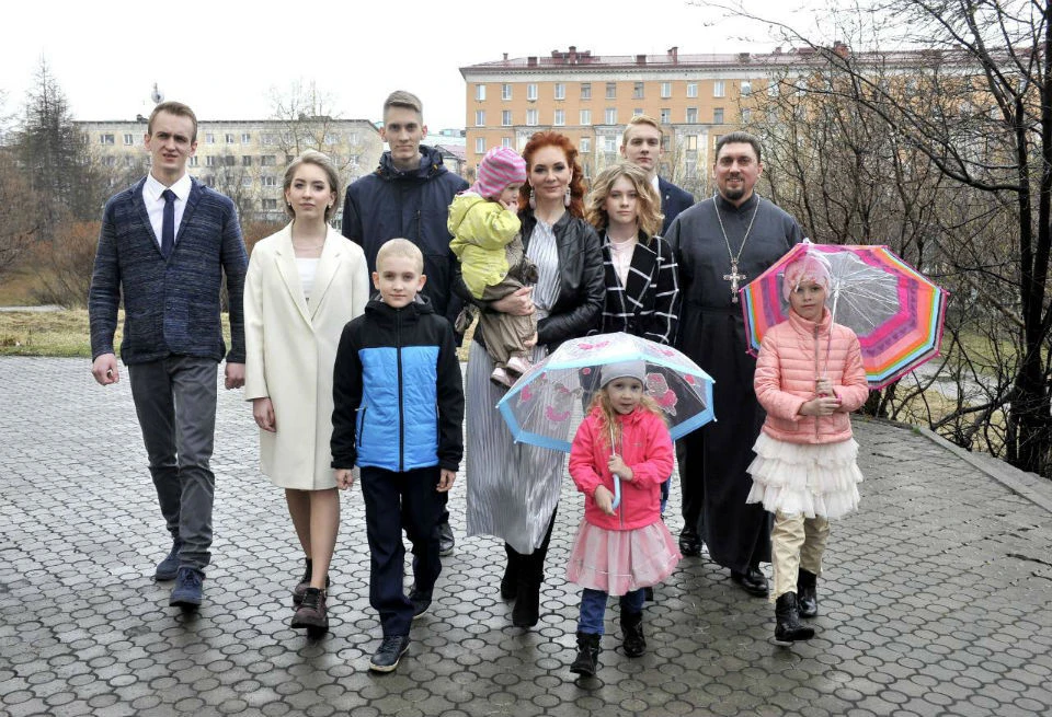 Софья и Андрей Амелины воспитывают девять детей. Фото: Лев Федосеев