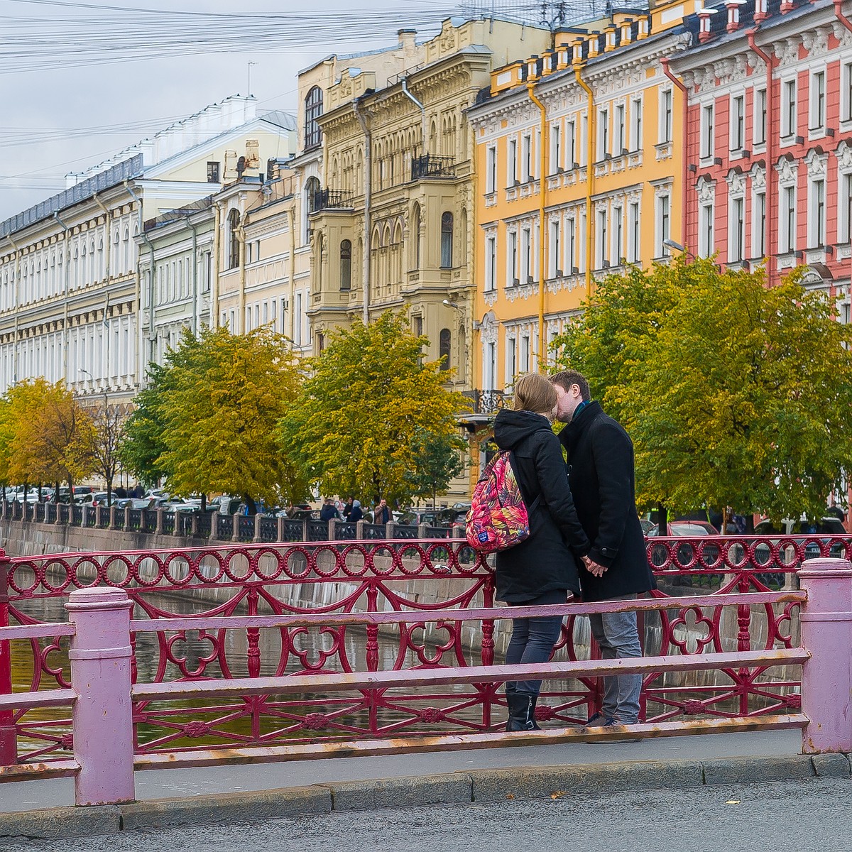 50 первых поцелуев: Появилась карта самых романтических мест Петербурга -  KP.RU