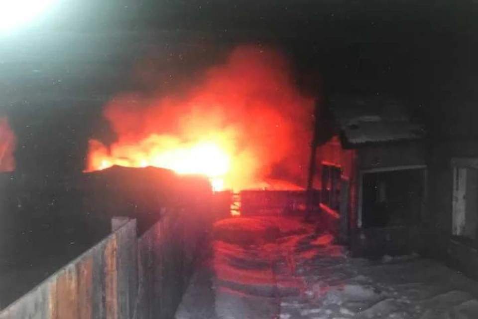 Пожар в жилом доме и бане ликвидировали в Иркутском районе