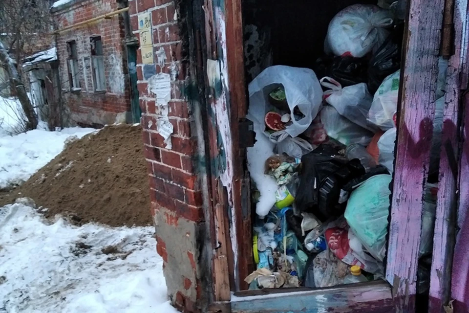 «Свиньи, что еще сказать»: заброшенные дома и сараи в центре Нижнего Новгорода превратились в стихийную свалку. ФОТО: Кстати