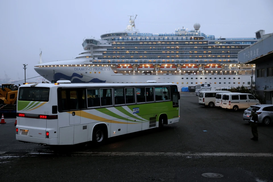 14-дневный карантин на круизном лайнере Diamond Princess, который находится у берегов японской Йокогамы, заканчивается 19 февраля.