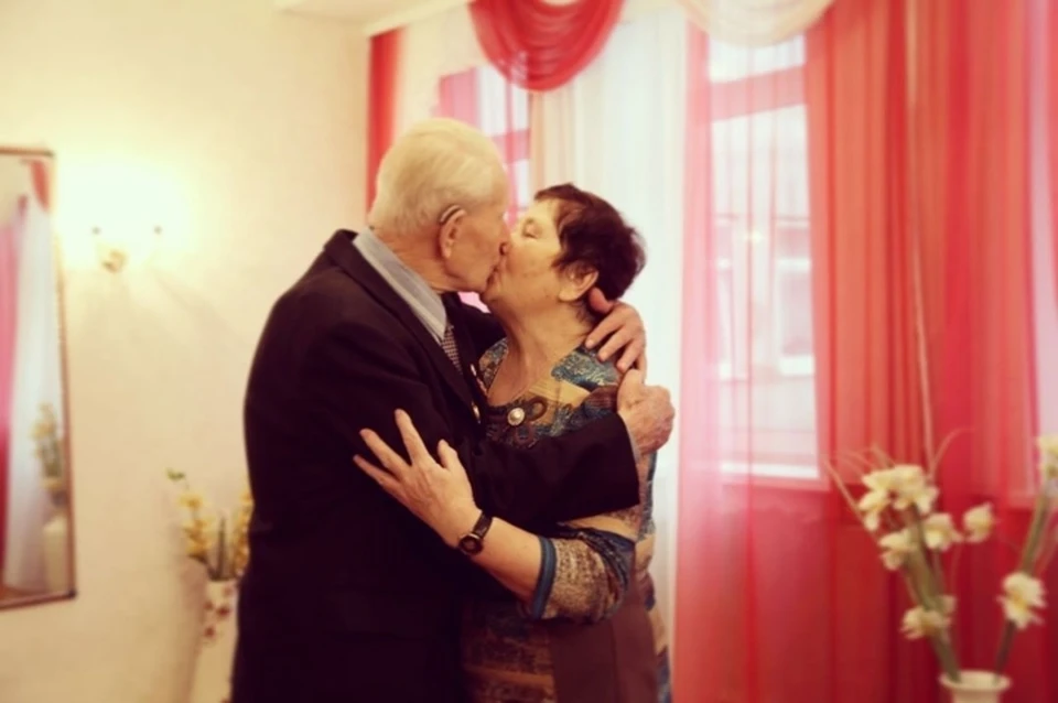 В Ленобласти сыграли свадьбу влюбленные пенсионеры в возрасте 95 и 77 лет. Фото: instagram.com/britsunalexey
