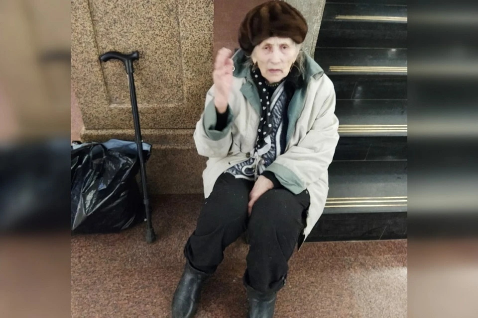Бабушка просидела на вокзале с самого утра. Фото: Светлана Иванова.