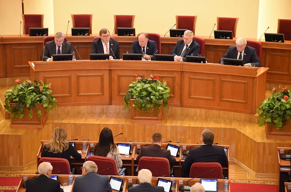 Лейтмотивом 16-го заседания ЗС РО стало послание президента России к Федеральному собранию. Фото: zsro.ru