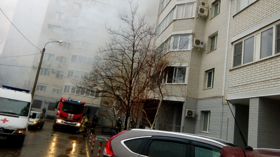 Загорелась квартира на втором этаже высотки.