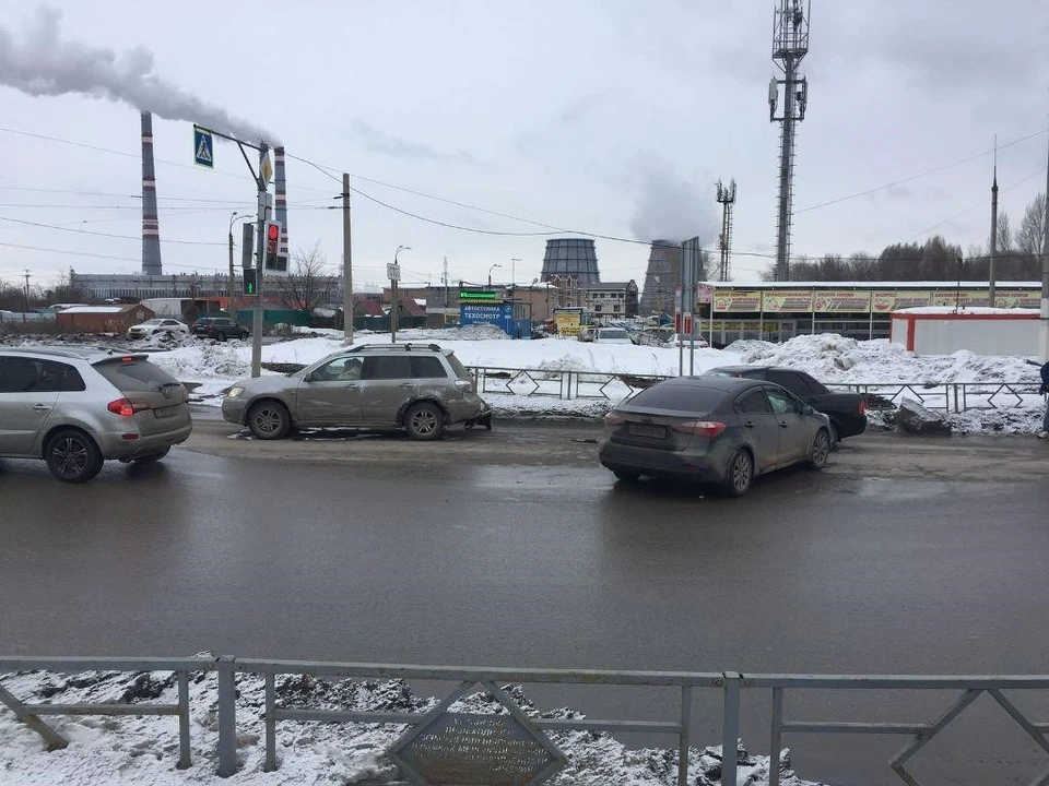 В аварии пострадал парень, сидевший за рулем "Приоры"