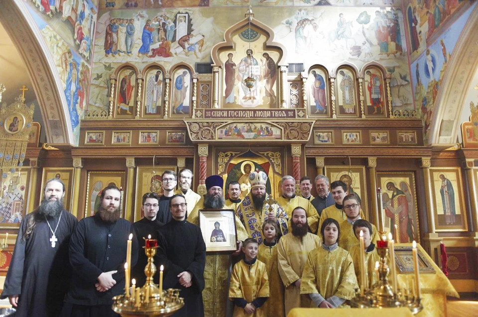 Святыня была передана митрополитом Тамбовским и Рассказовским Феодосием по просьбе Священного Синода Русской Православной Церкви Заграницей