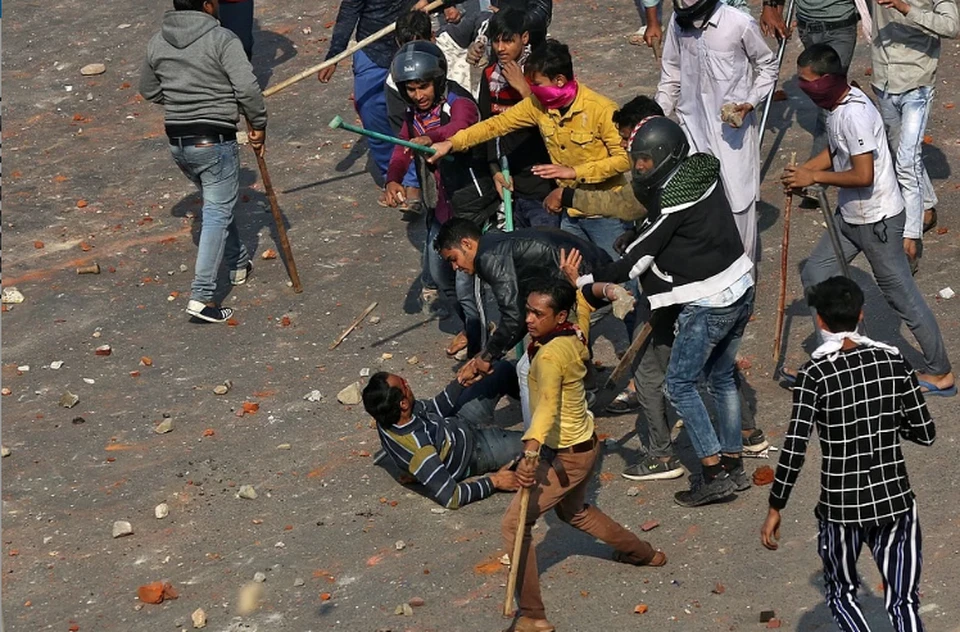 Число жертв беспорядков в Нью-Дели достигло 20