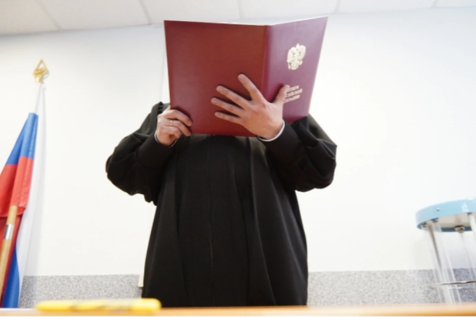 Суд решил, что за истязание и неисполнение обязанностей по воспитанию условного срока достаточно