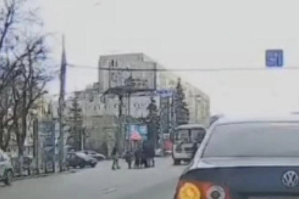 Благо нашлись люди, которые помогли старушке