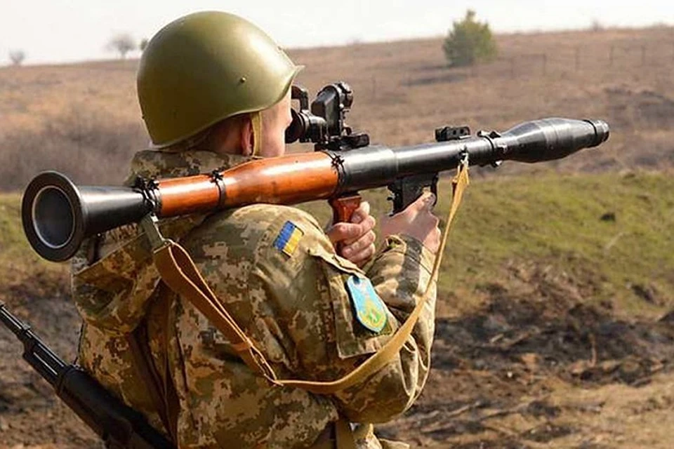 Украинские боевики обстреляли пассажирский автобус в Докучаевске. Фото: Фейсбук
