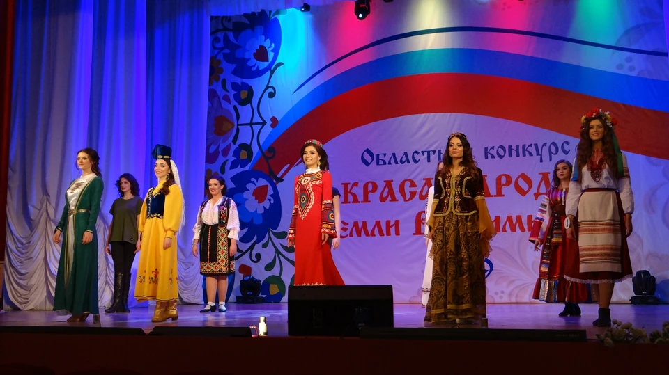 Третий год подряд конкурс объединяет живущих во Владимире красавиц разных национальностей. Фото предоставлено ДКМ