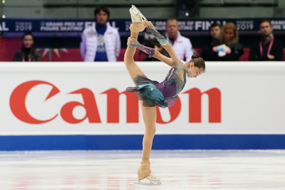 Камила Валиева - главная претендентка на медаль на чемпионате мира по фигурному катанию среди юниоров 2020 в Таллине