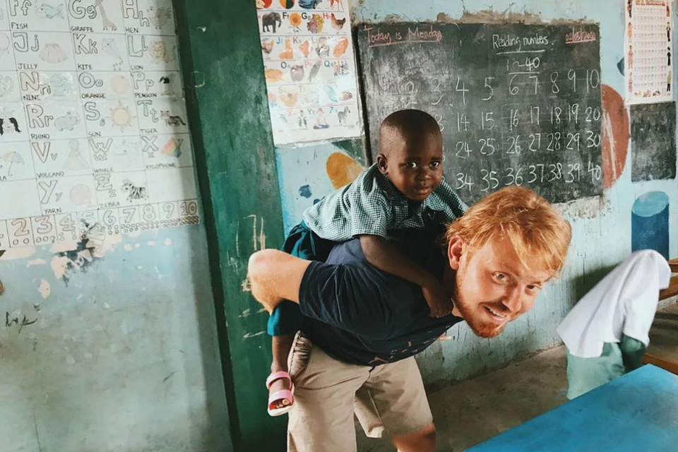 Сибиряк бесплатно обучает детей в Африке и мечтает построить для них школу. Фото: Инстаграм mr.bogatov.