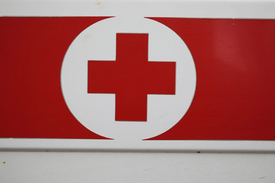 Телефон приемной красного креста. Красный крест. Крест скорой. Красный крест скорой помощи.