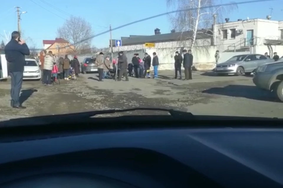 Липчане не дают проехать машинам по улице Индустриальная