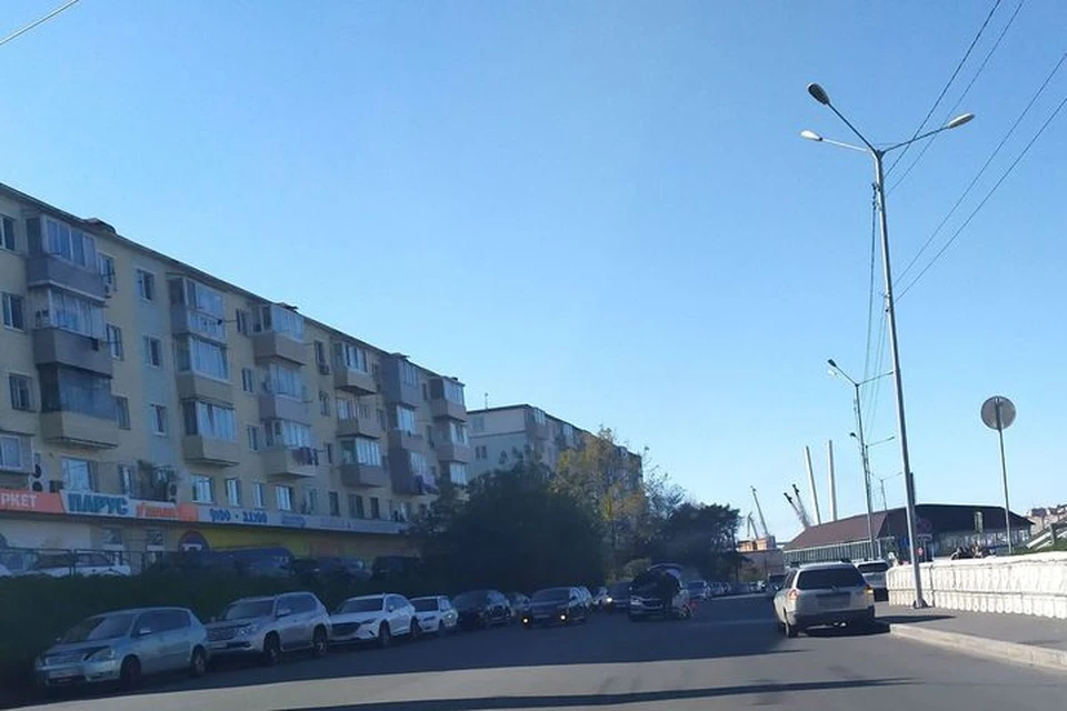 На дороге у дома №43 на Калинина теперь запретят парковаться