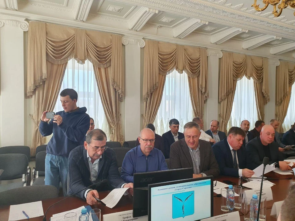 Депутат Виктор Марков поинтересовался судьбой высотки в центре Саратова
