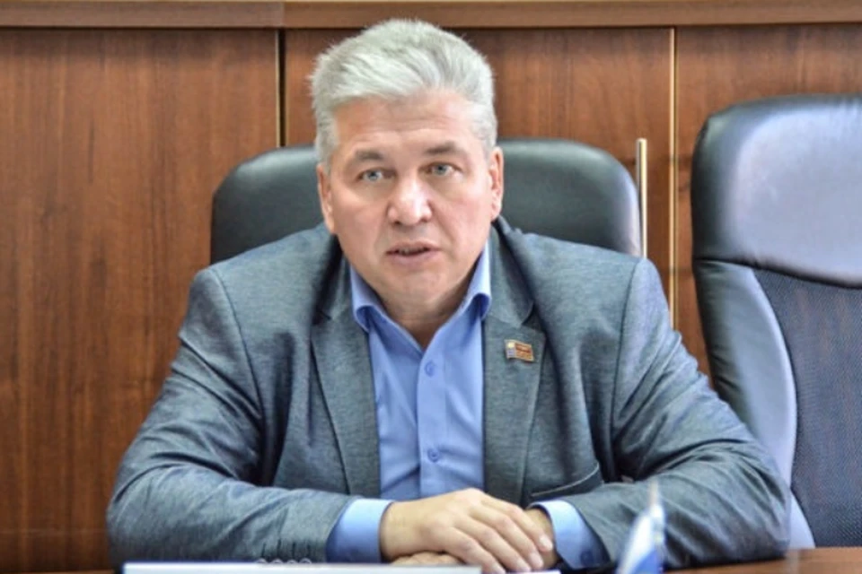 Заместитель председателя Парламента Кузбасса Юрий Скворцов отметил, что действующая Конституция работает уже 25 лет.