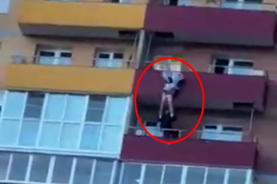 Герой на лету поймал 15-летнюю школьницу, выпавшую с балкона многоэтажки Иркутска. Фото: очевидцы