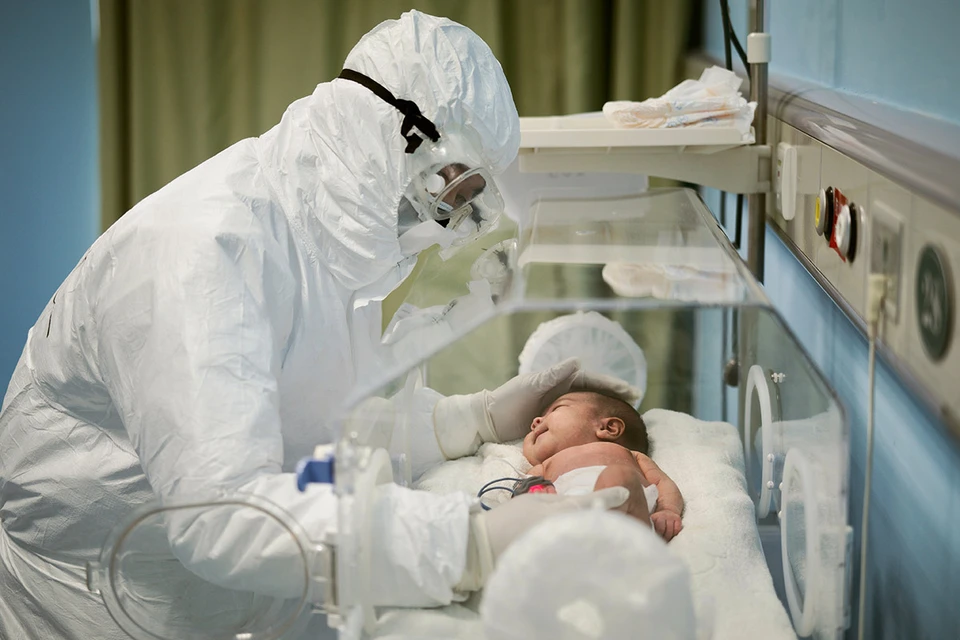 Маленький пациент с коронавирусом в больнице города Ухань.
