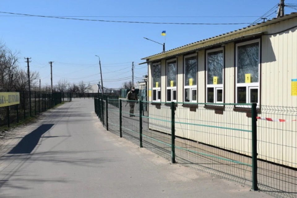 Из-за угрозы коронавируса для жителей Донбасса теперь закрыты пункты пропуска в обе стороны. Фото: ГПСУ