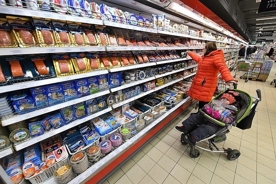 Гречка и маски появились: о чем говорят продавцы в супермаркетах Москвы