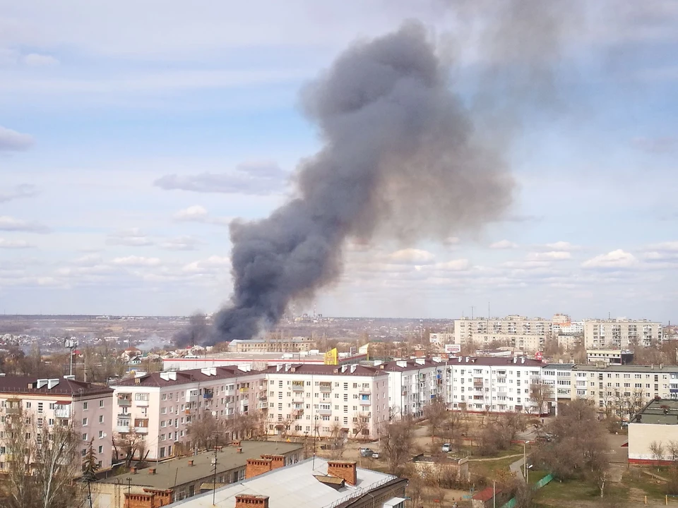 Пожарные ликвидируют ЧП.