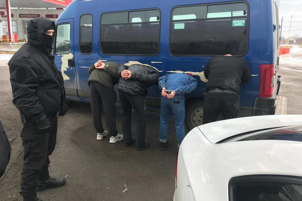 Иностранцы с крупной партией героина
