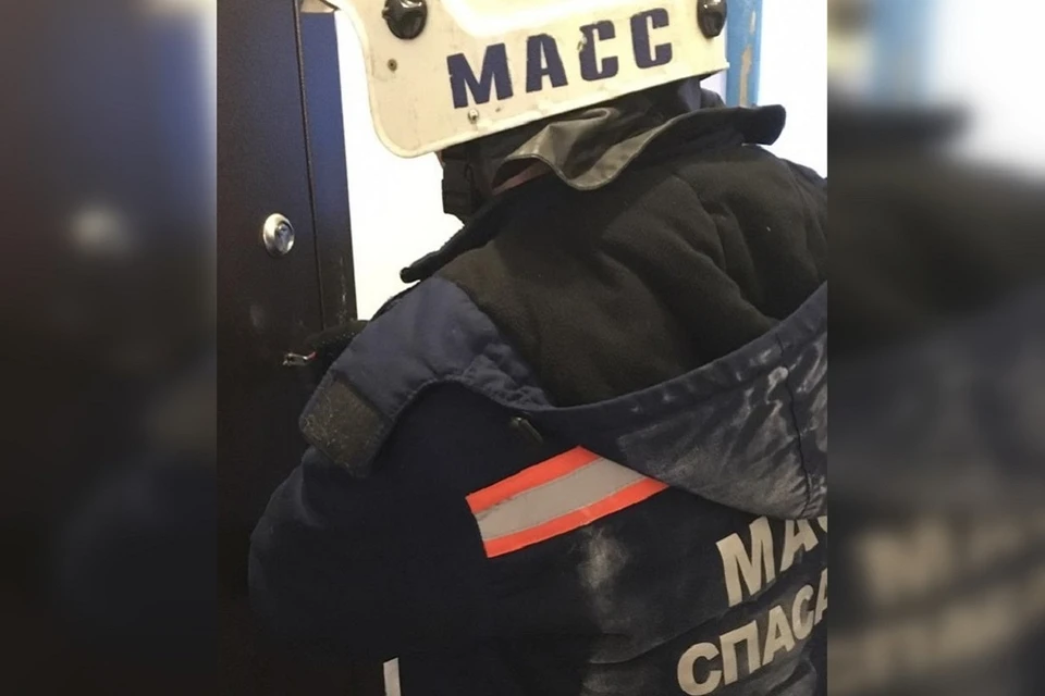 Родители вызвали на помощь спасателей.