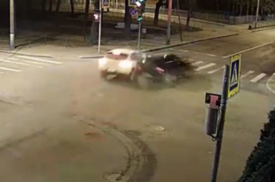19-летняя гонщица на Porsche снесла легковушку в Пушкине