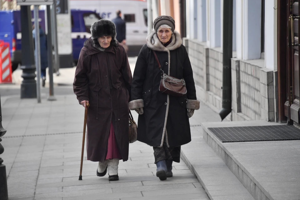 Питание положено бесплатно одиноким пенсионерам во время режима полной изоляции в Ростове-на-Дону 2020.